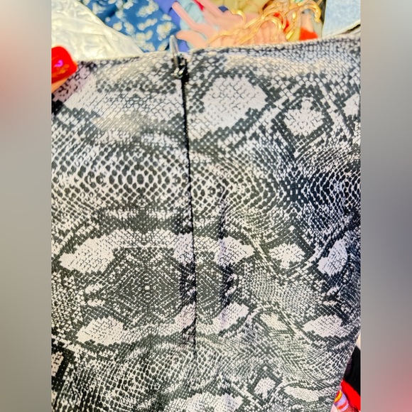 Collusion Women's Zebra Print Flared Pants Sz 4R - Picture 7 of 10